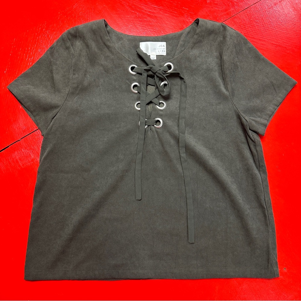 JOA LAS ANGELAS SHORT SLEEVE FAUS SUADE HUNTER OLIVE GROMMET LACE TIE